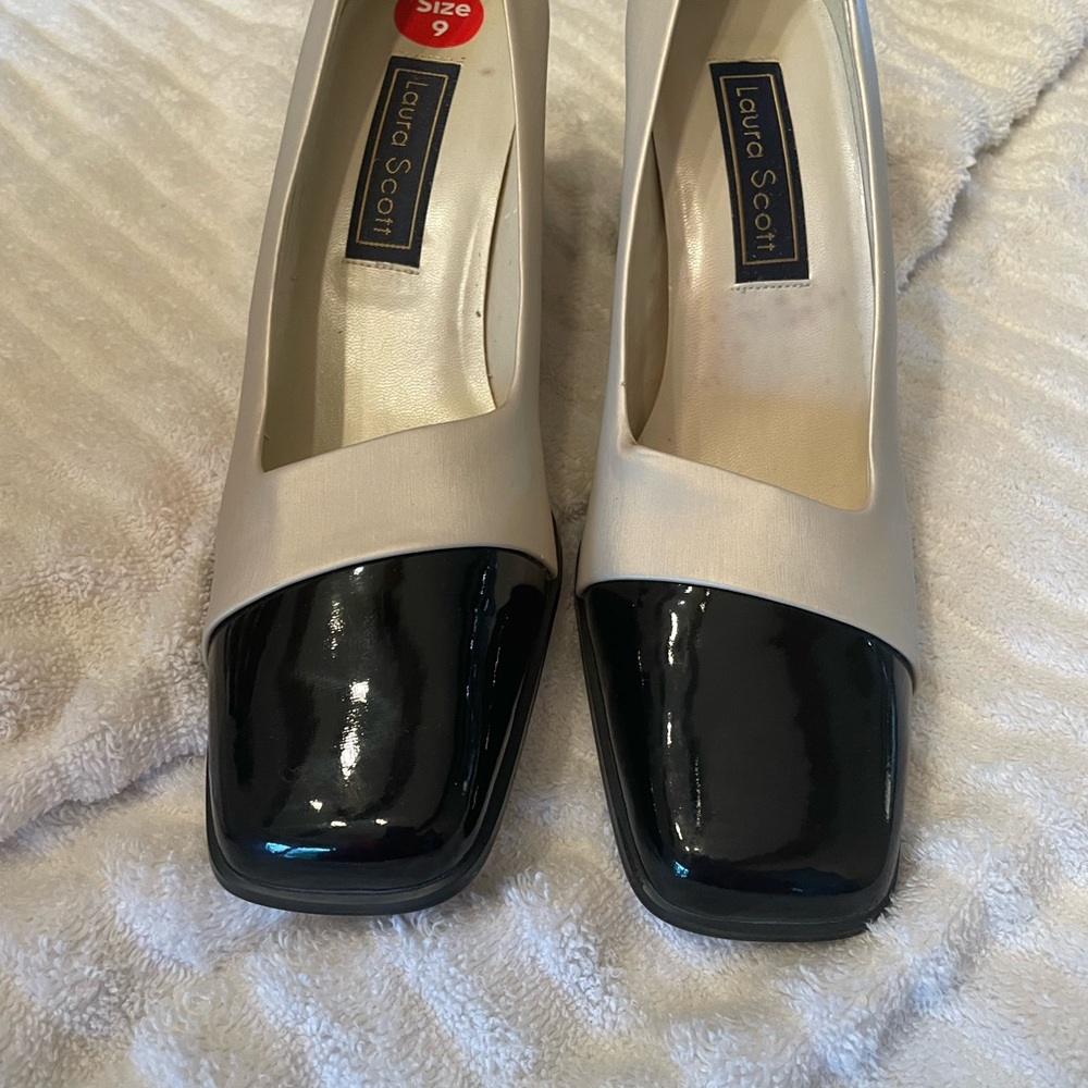 Laura Scott heels. Like new, Two scuff marks shown. Tags still show. Size 9